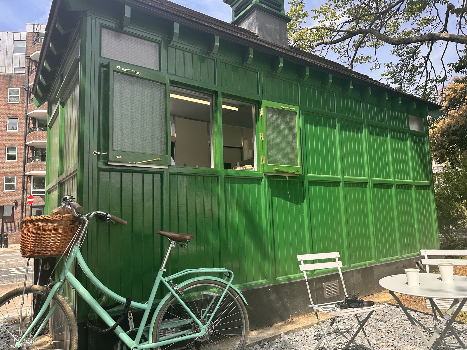 Café Pier, the restored cabmen's shelter on Chelsea Embankment